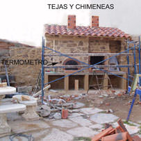 Tejas y chimenea